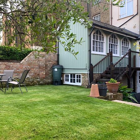 Grand 2 Bed Georgian Apartment At Florence House With King Bed, In The Heart Of Herne Bay & 300M From Beach Eksteriør bilde