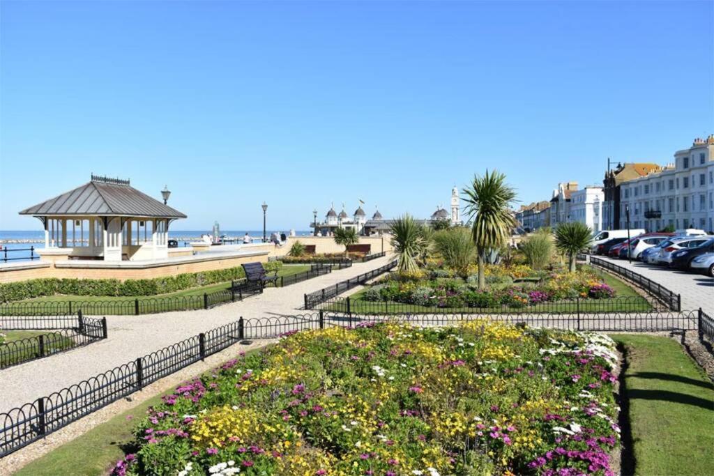 Grand 2 Bed Georgian Apartment At Florence House With King Bed, In The Heart Of Herne Bay & 300M From Beach Eksteriør bilde