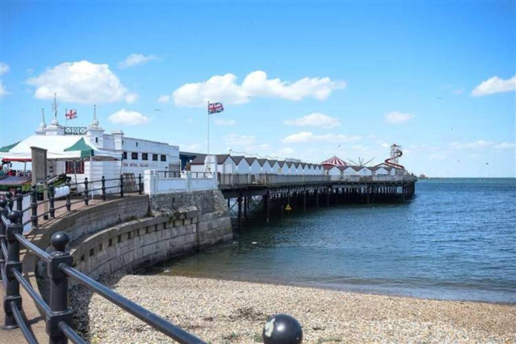 Grand 2 Bed Georgian Apartment At Florence House With King Bed, In The Heart Of Herne Bay & 300M From Beach Eksteriør bilde