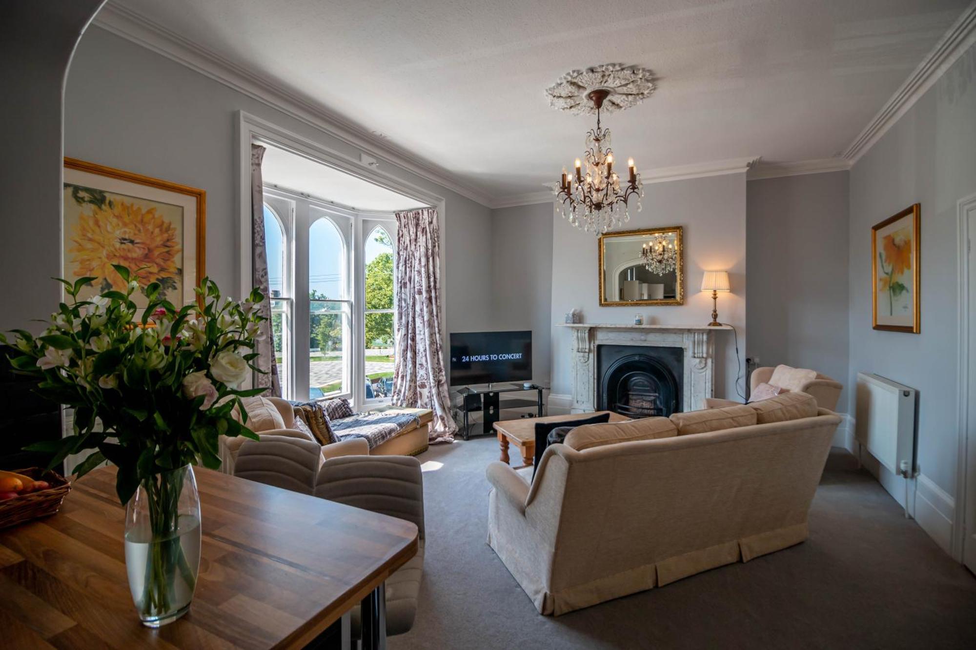Grand 2 Bed Georgian Apartment At Florence House With King Bed, In The Heart Of Herne Bay & 300M From Beach Eksteriør bilde