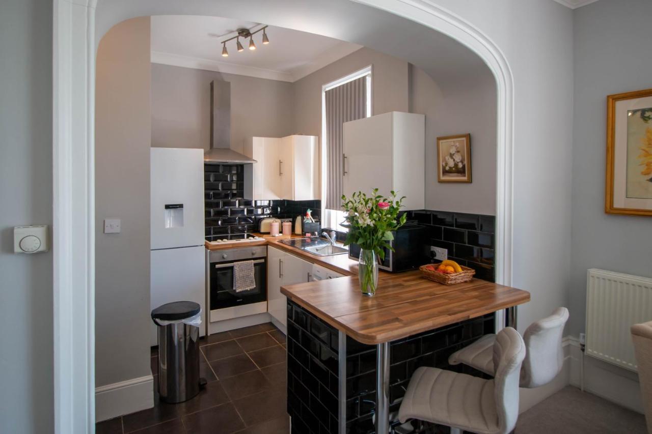 Grand 2 Bed Georgian Apartment At Florence House With King Bed, In The Heart Of Herne Bay & 300M From Beach Eksteriør bilde