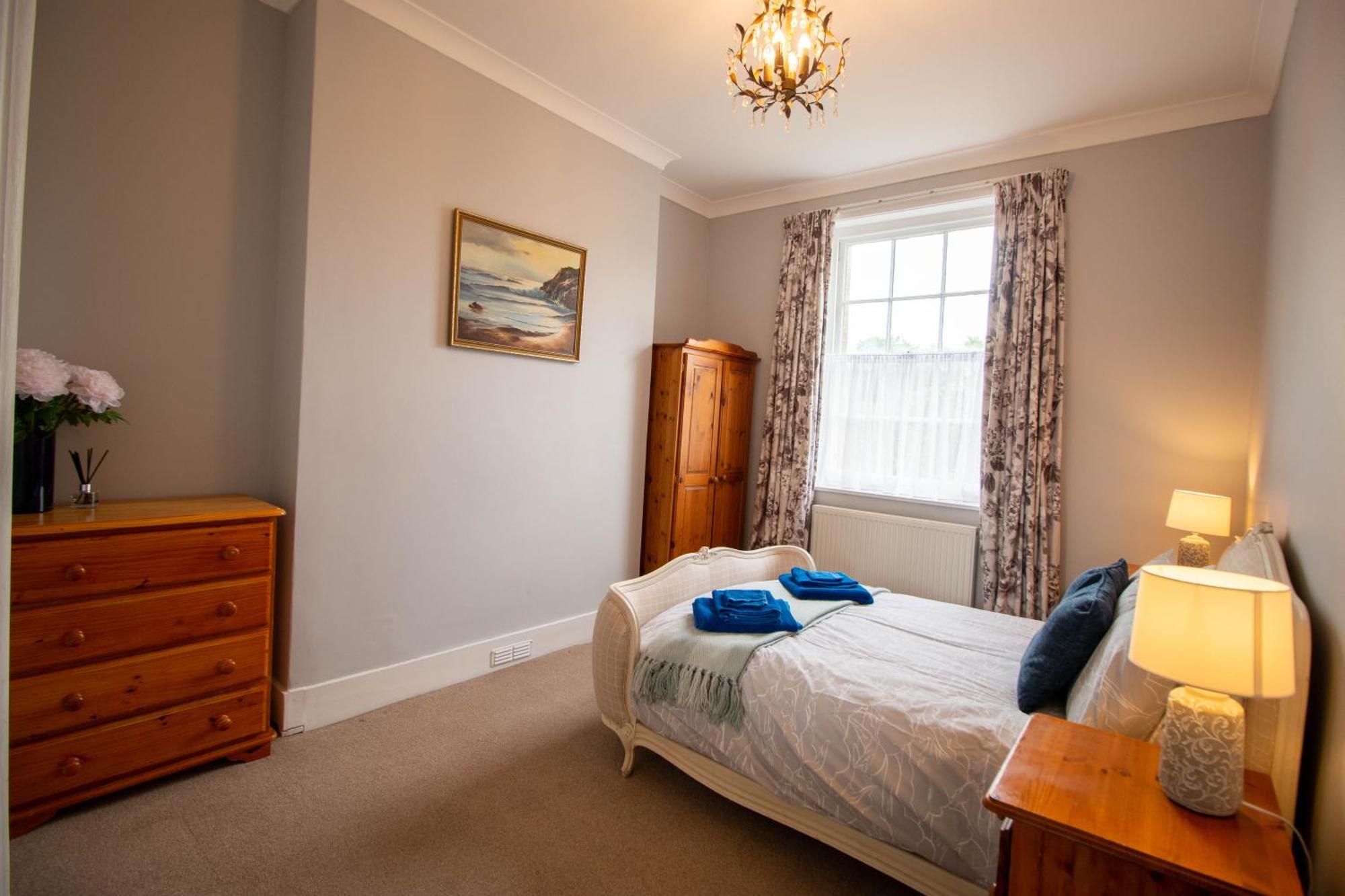 Grand 2 Bed Georgian Apartment At Florence House With King Bed, In The Heart Of Herne Bay & 300M From Beach Eksteriør bilde