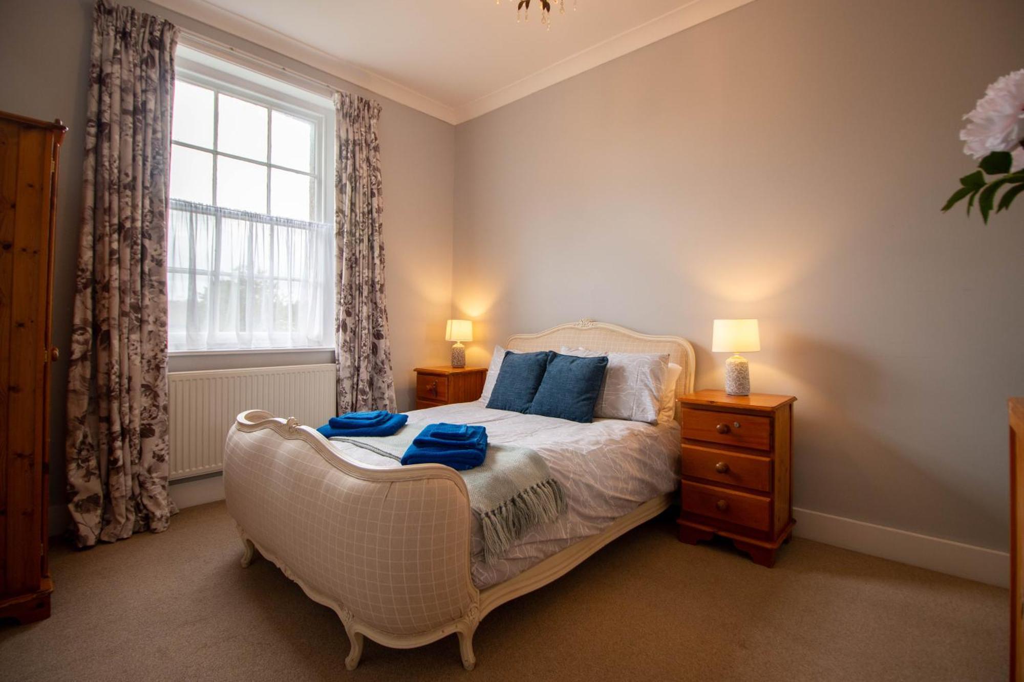 Grand 2 Bed Georgian Apartment At Florence House With King Bed, In The Heart Of Herne Bay & 300M From Beach Eksteriør bilde